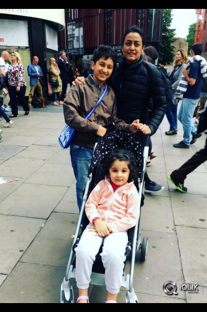 Mahesh-Babu-Family-London-Trip-Photos